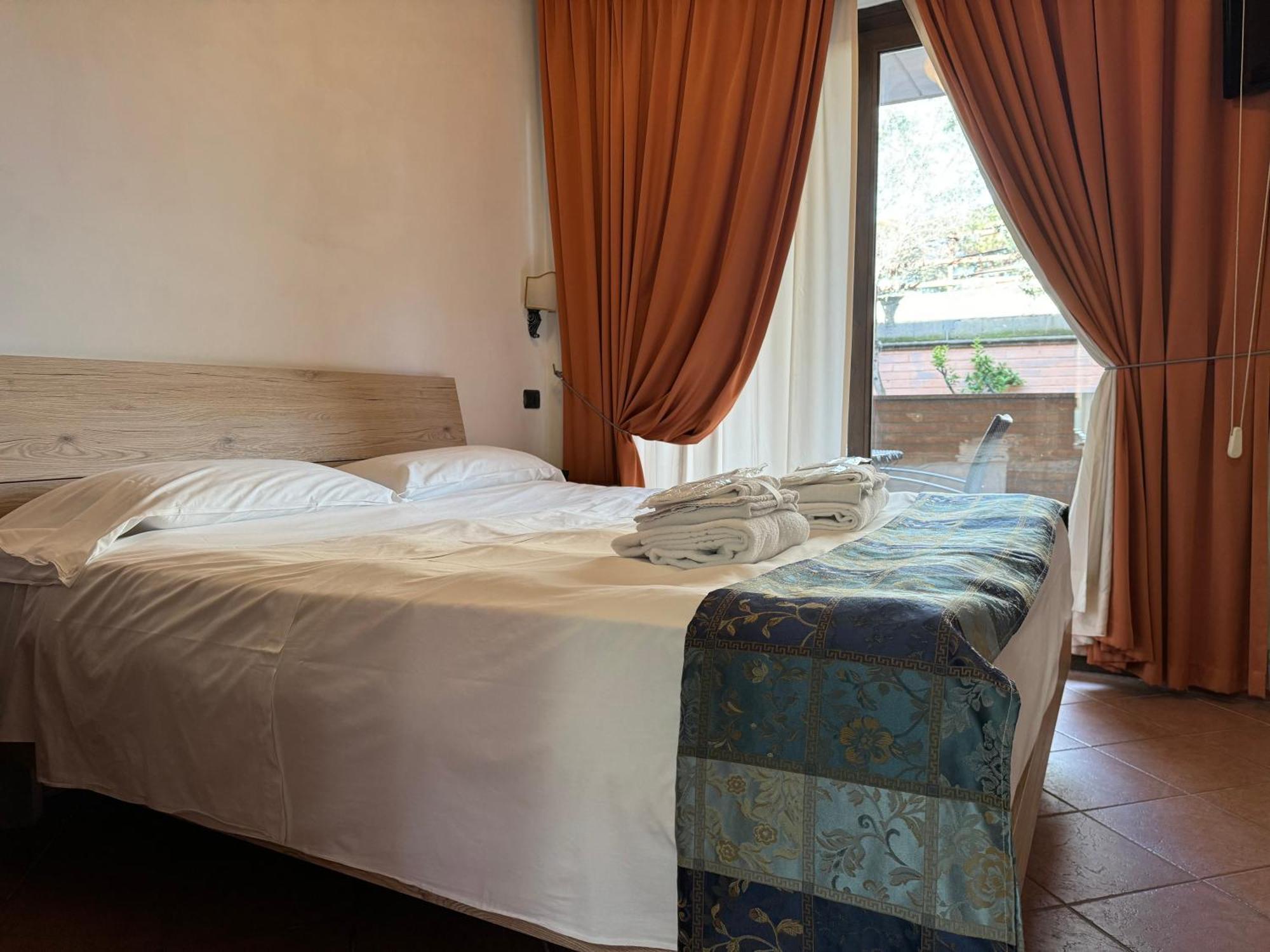 Euro House Inn Airport Ф'юмічіно Екстер'єр фото