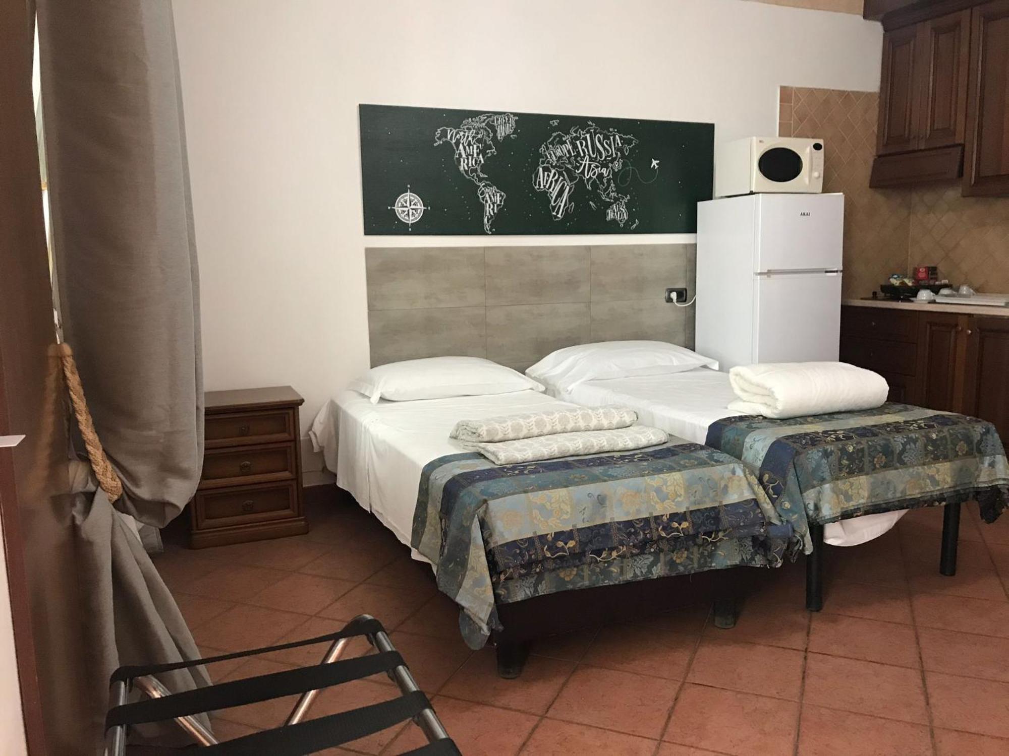 Euro House Inn Airport Ф'юмічіно Екстер'єр фото