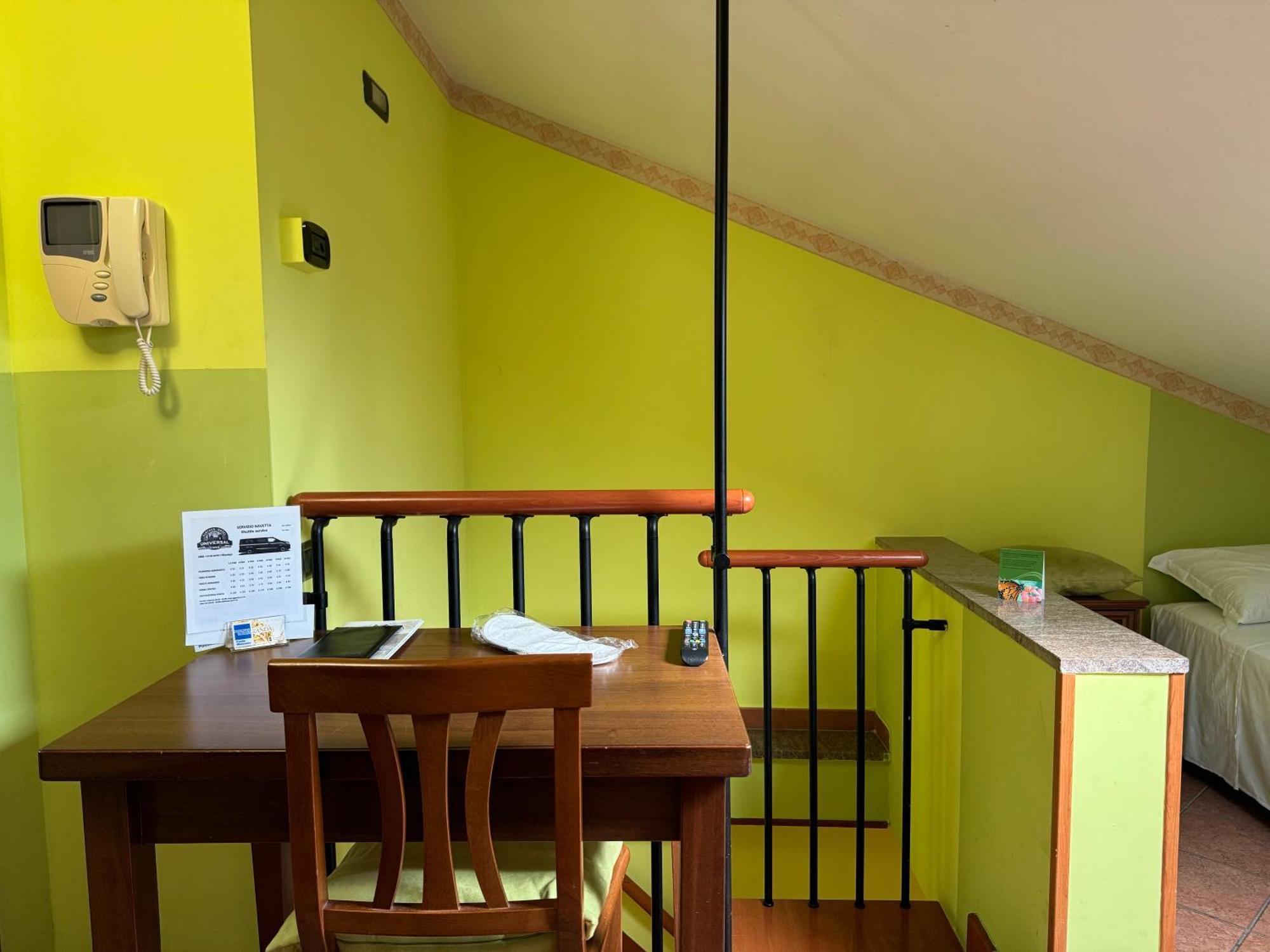 Euro House Inn Airport Ф'юмічіно Екстер'єр фото