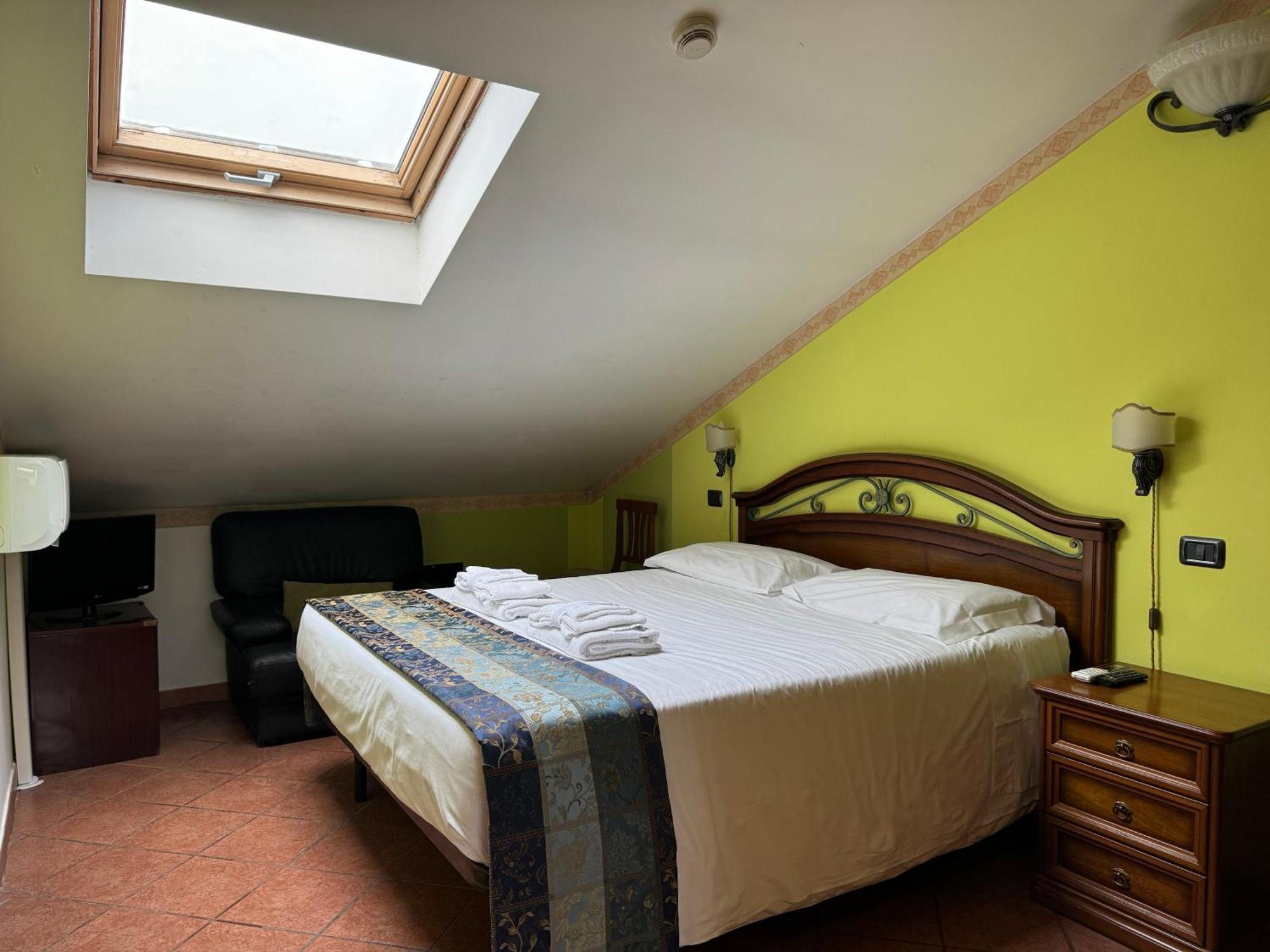 Euro House Inn Airport Ф'юмічіно Екстер'єр фото