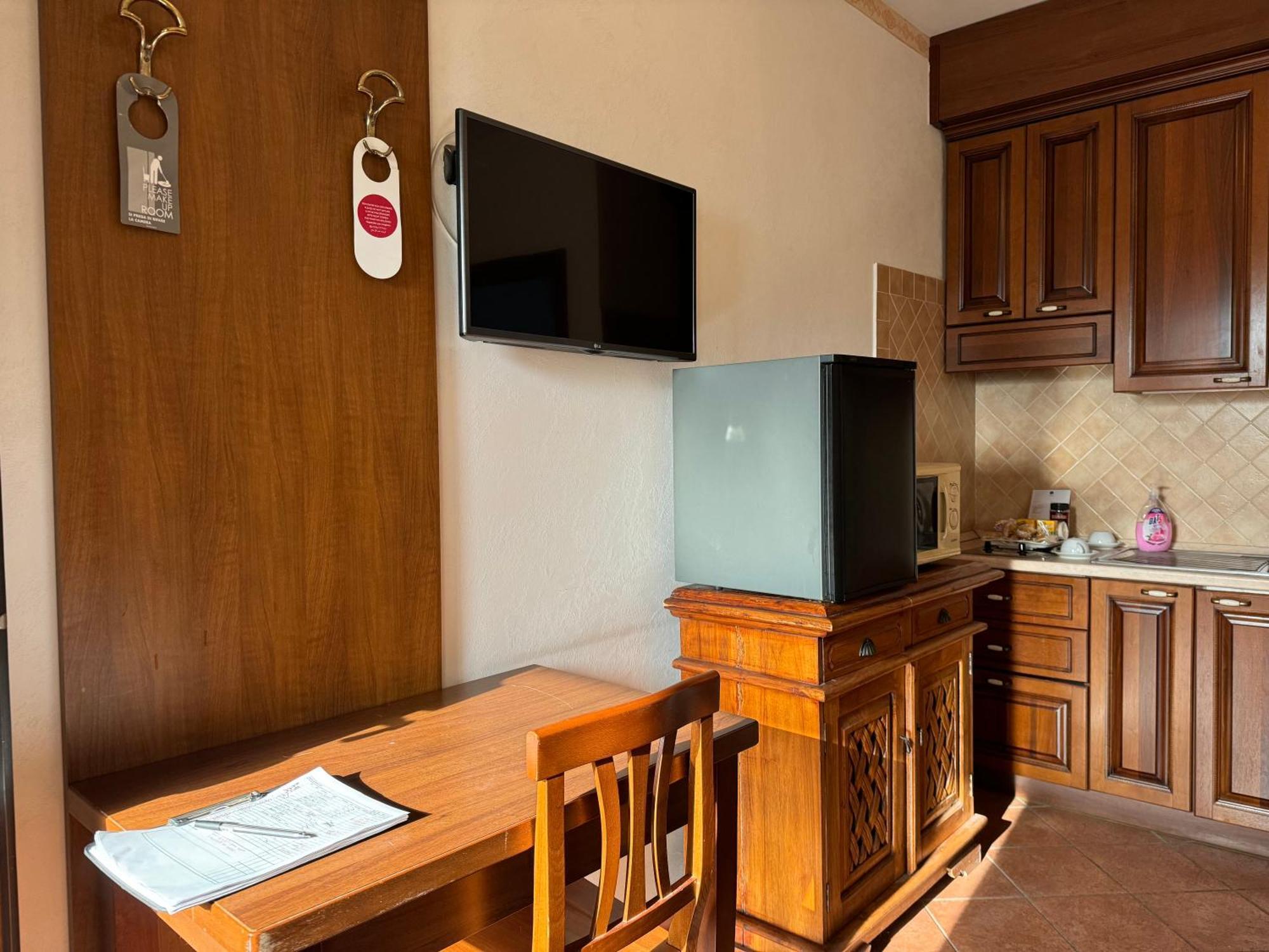 Euro House Inn Airport Ф'юмічіно Екстер'єр фото