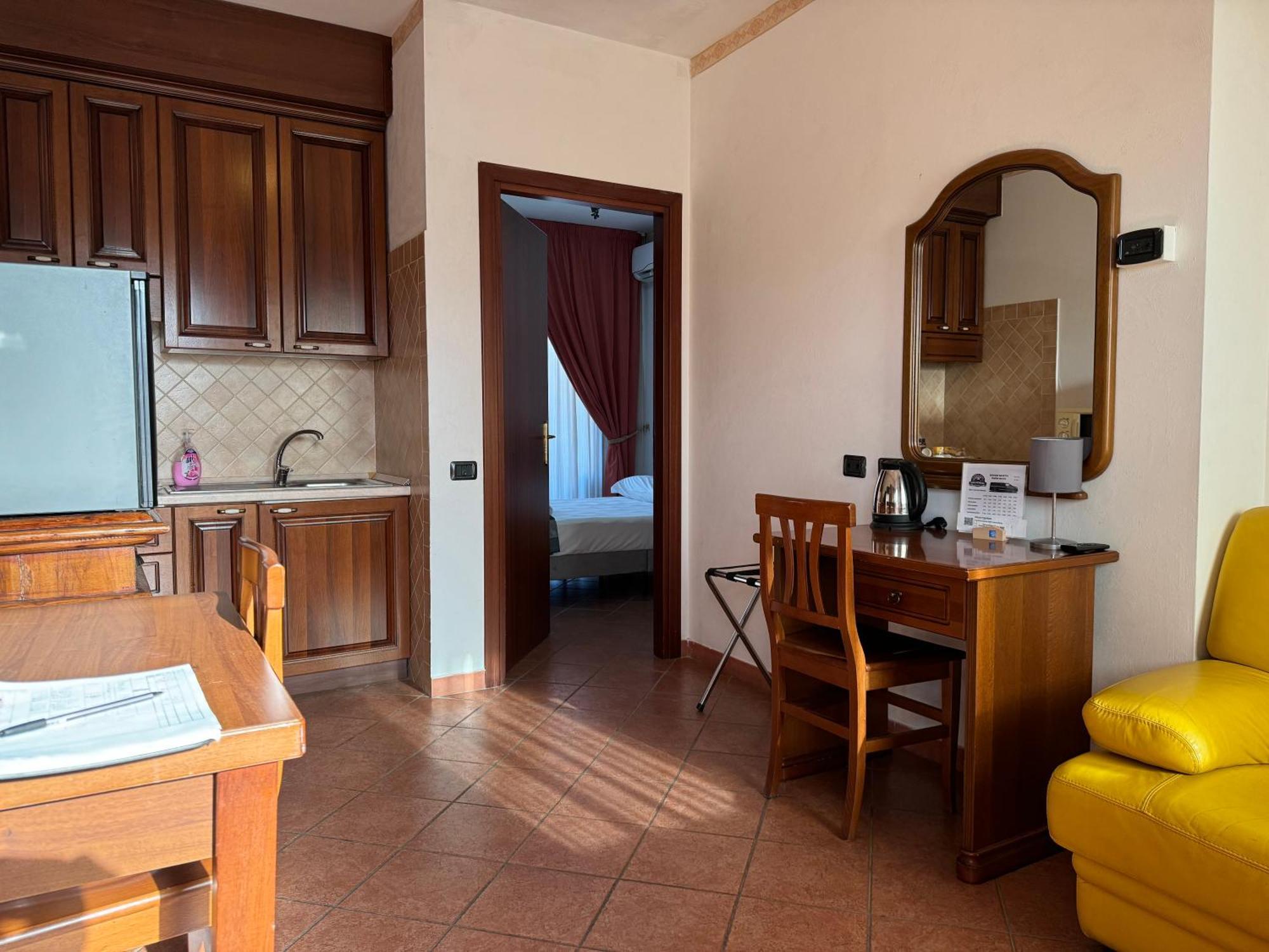 Euro House Inn Airport Ф'юмічіно Екстер'єр фото