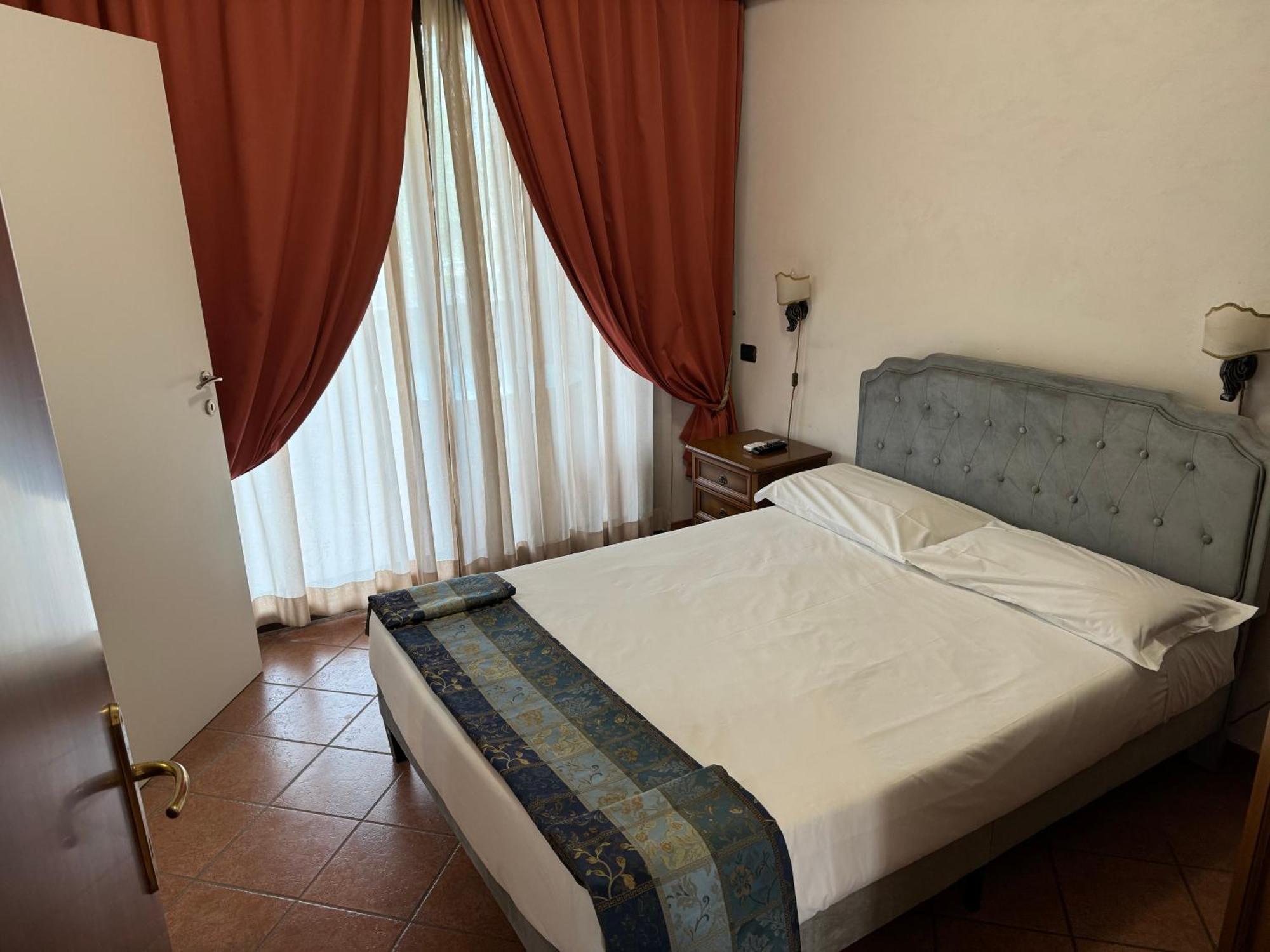 Euro House Inn Airport Ф'юмічіно Екстер'єр фото