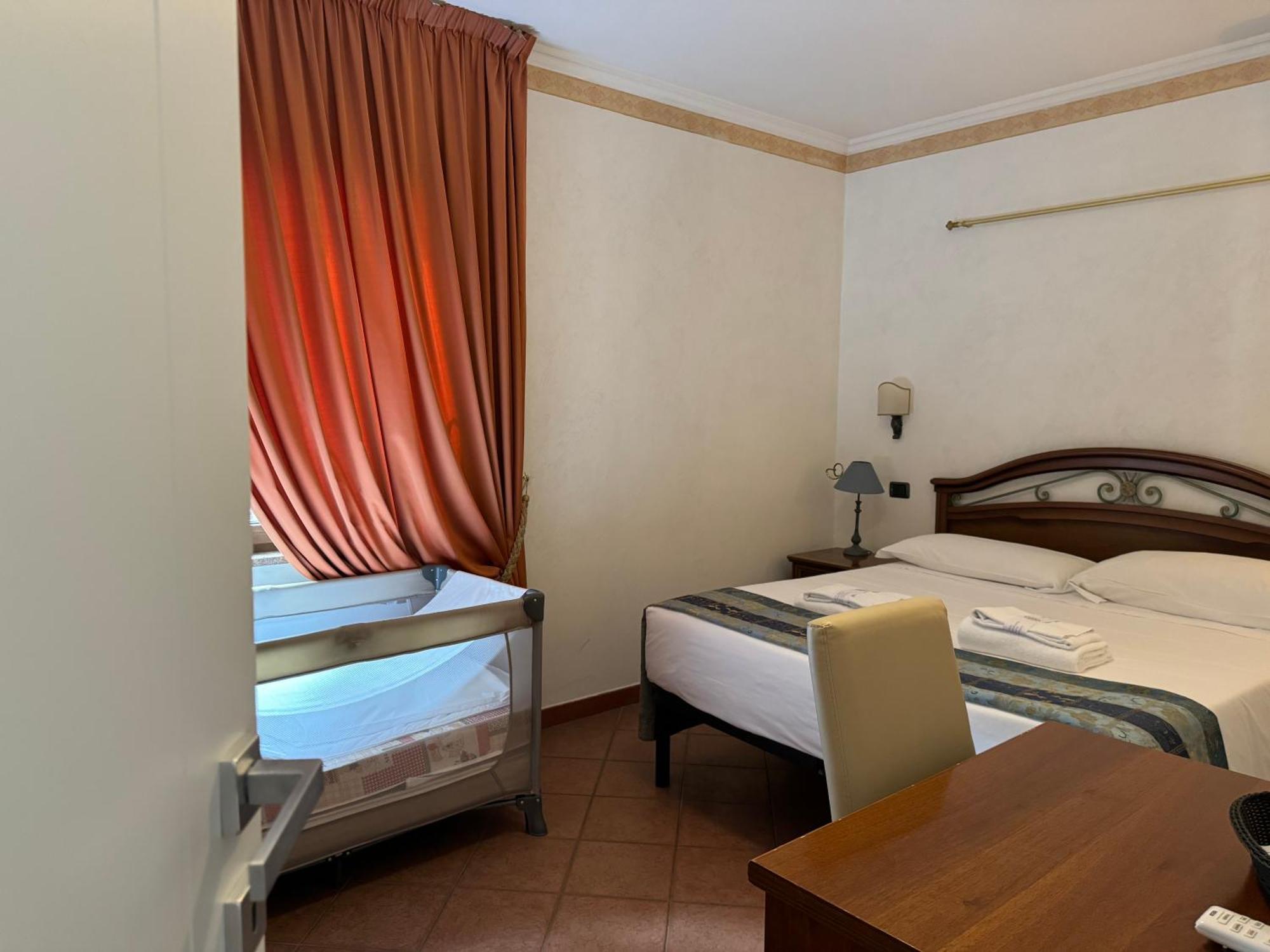 Euro House Inn Airport Ф'юмічіно Екстер'єр фото