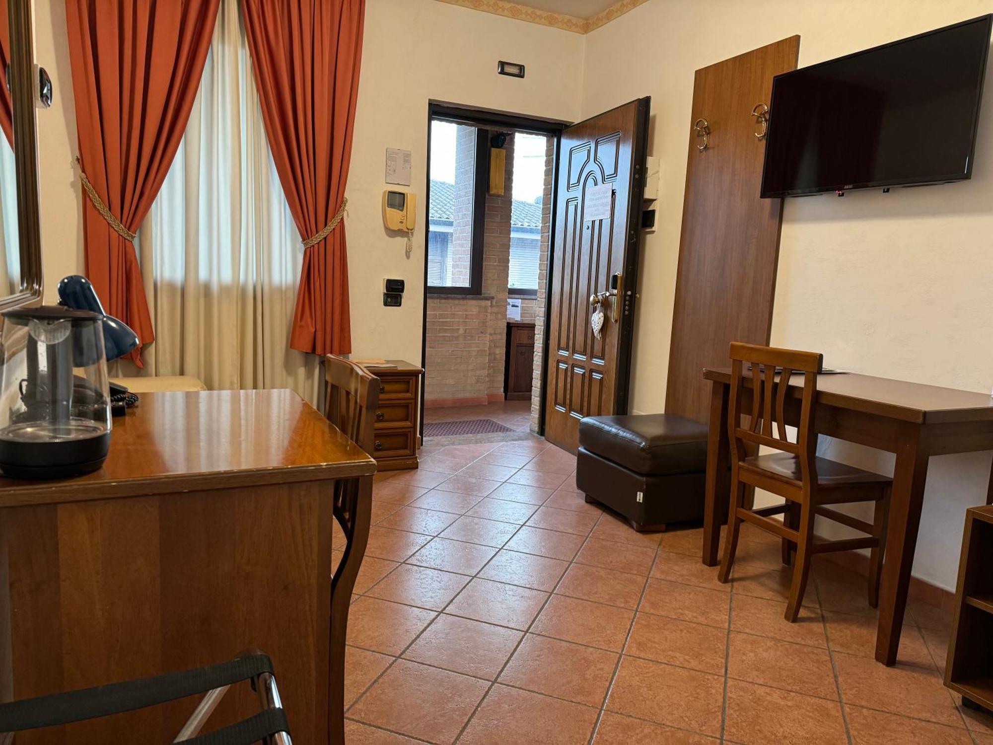 Euro House Inn Airport Ф'юмічіно Екстер'єр фото