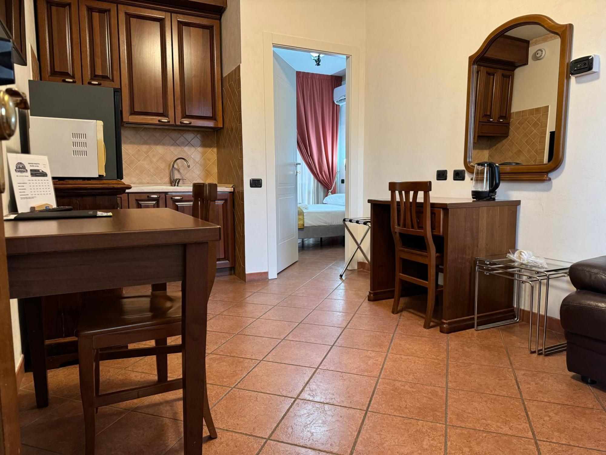 Euro House Inn Airport Ф'юмічіно Екстер'єр фото