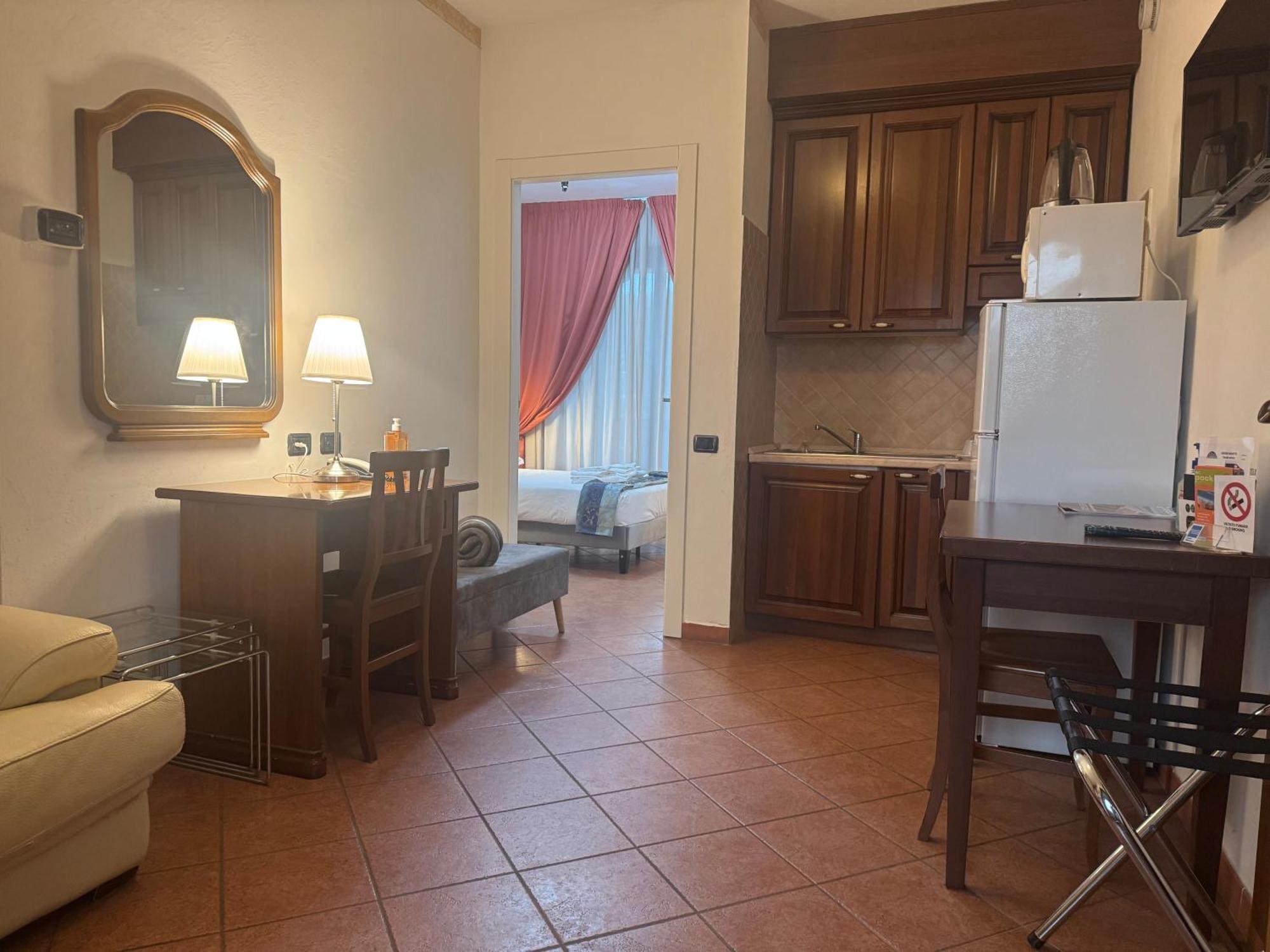 Euro House Inn Airport Ф'юмічіно Екстер'єр фото