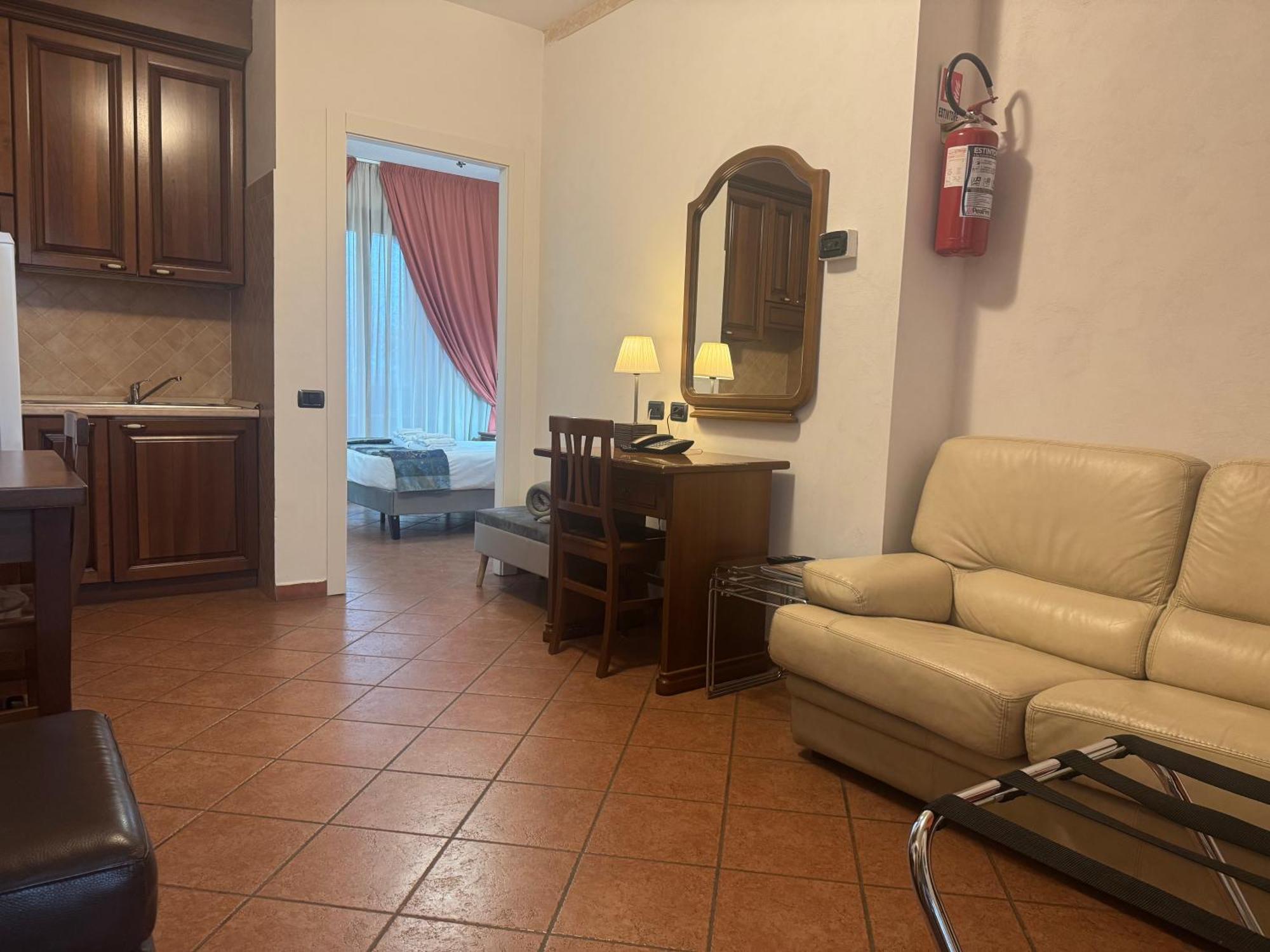 Euro House Inn Airport Ф'юмічіно Екстер'єр фото