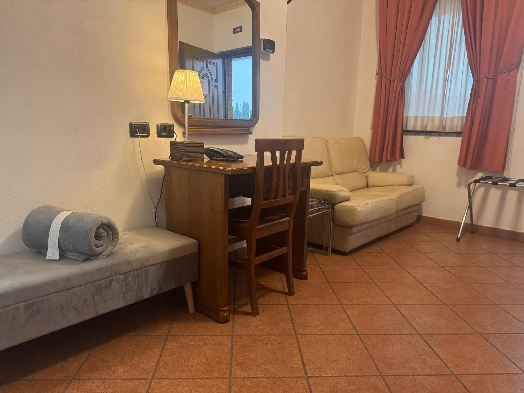 Euro House Inn Airport Ф'юмічіно Екстер'єр фото