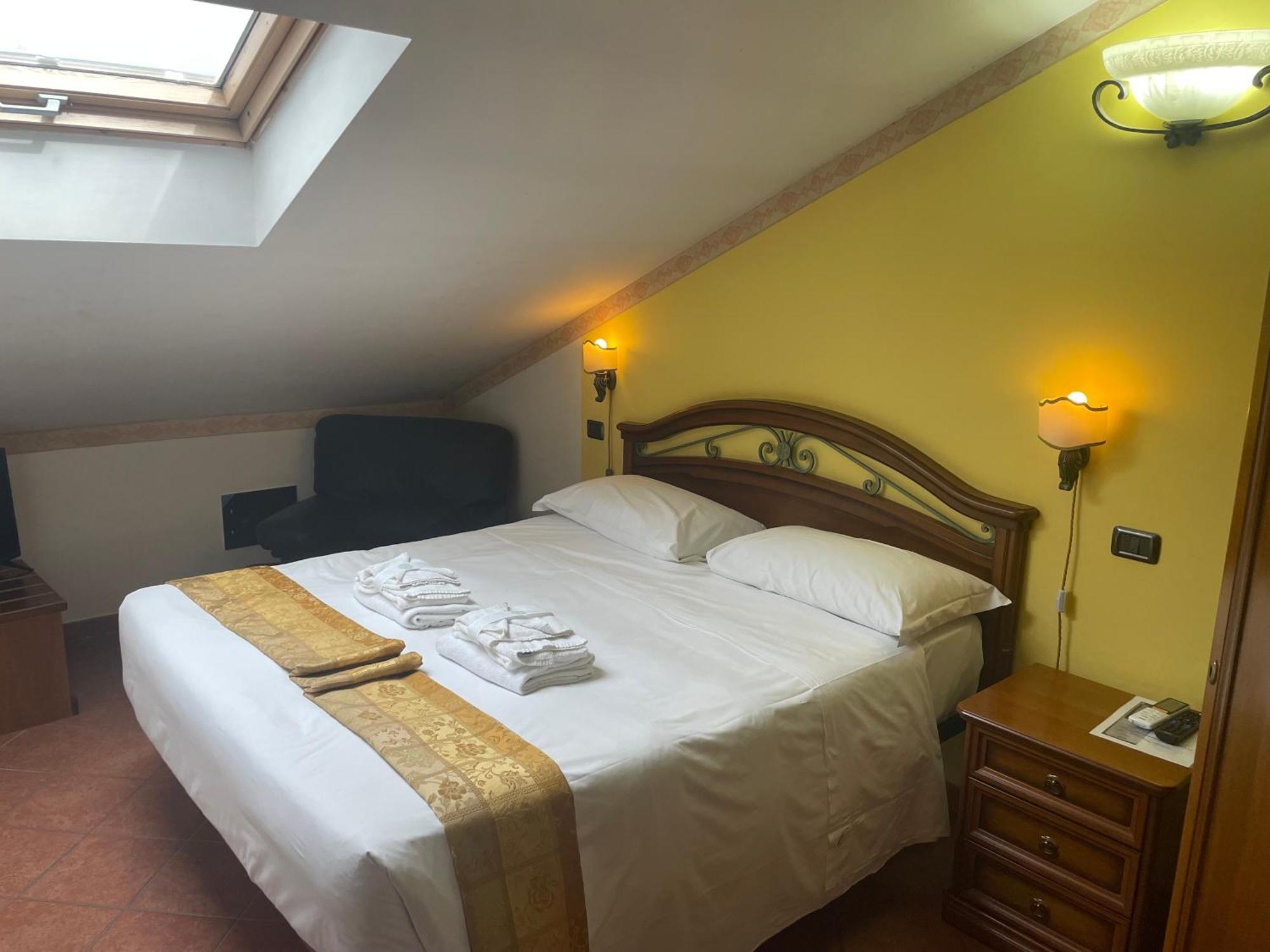 Euro House Inn Airport Ф'юмічіно Екстер'єр фото
