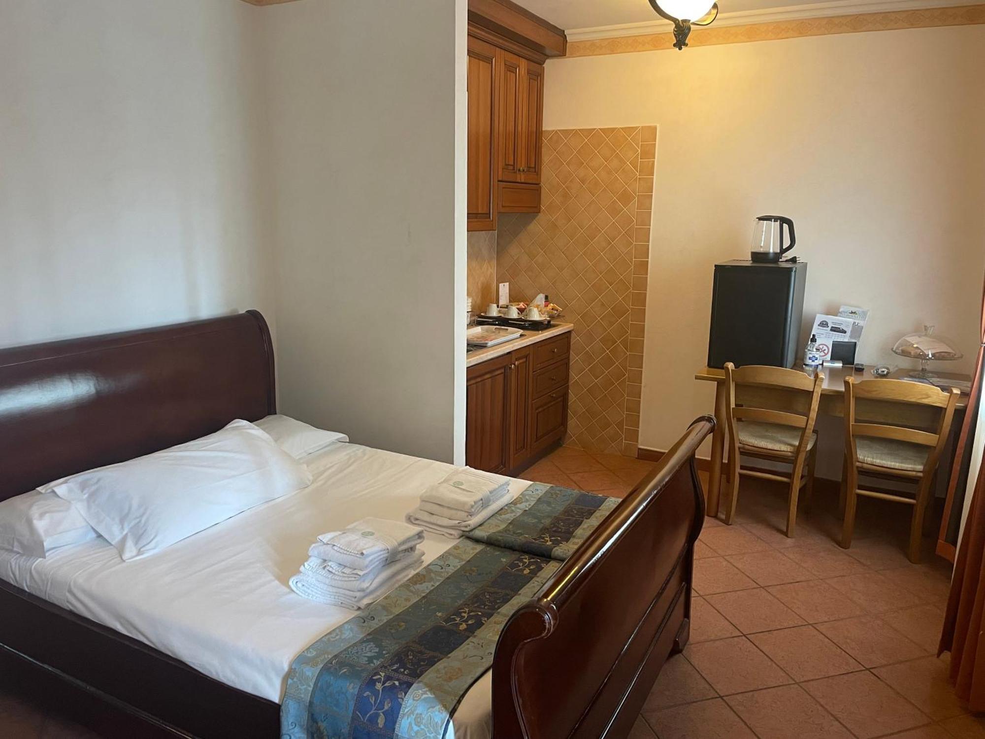 Euro House Inn Airport Ф'юмічіно Екстер'єр фото