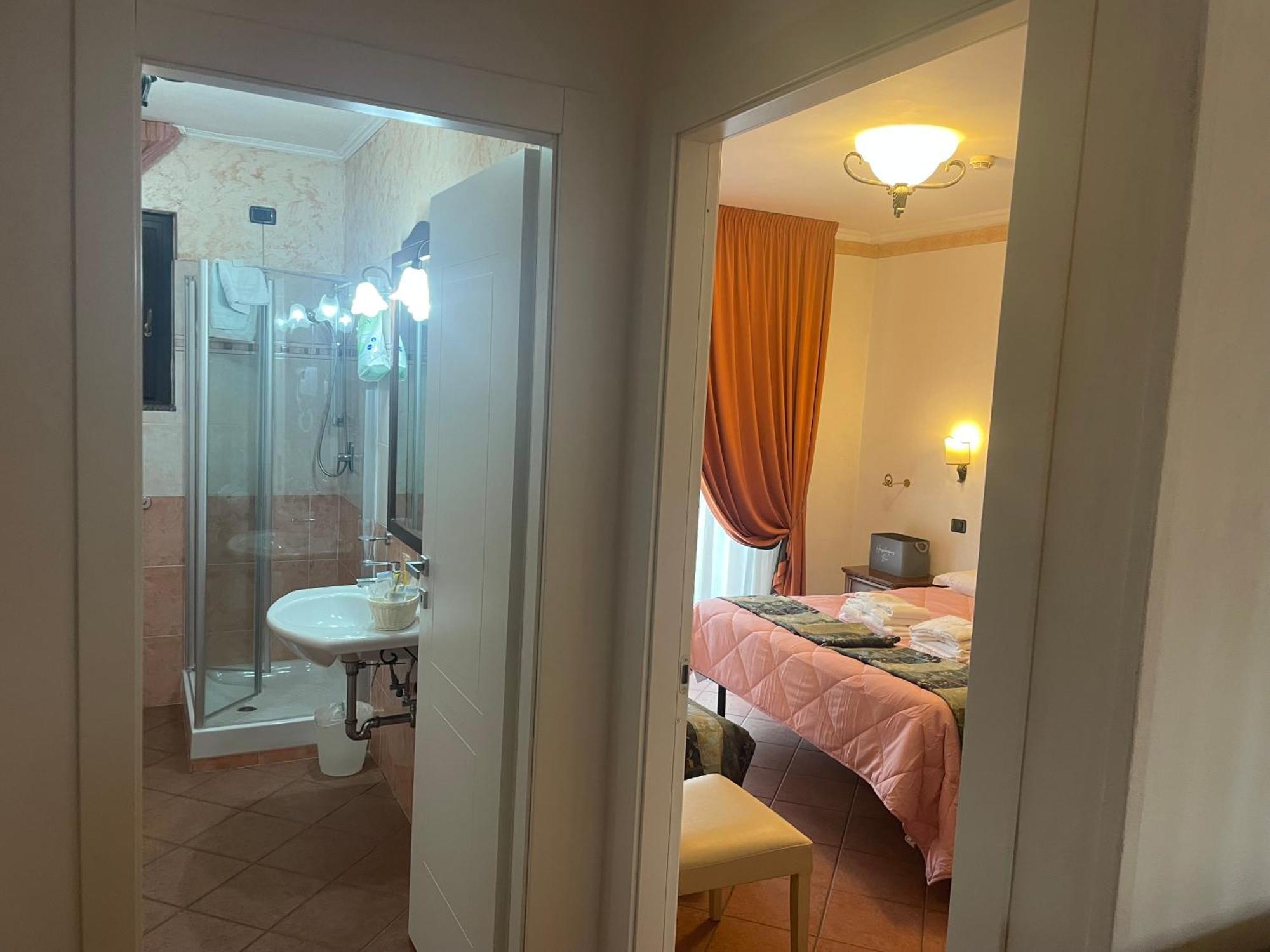 Euro House Inn Airport Ф'юмічіно Екстер'єр фото