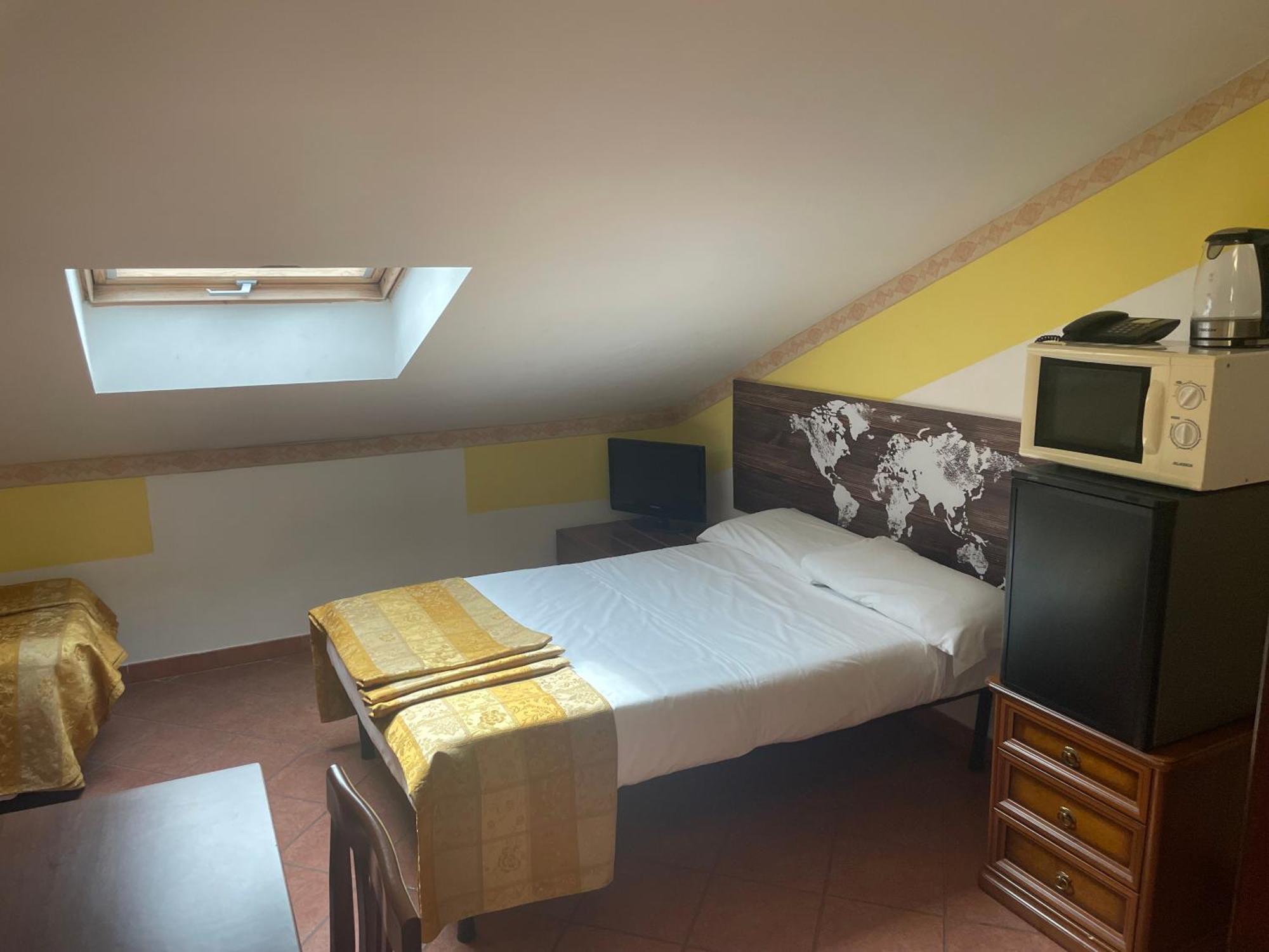 Euro House Inn Airport Ф'юмічіно Екстер'єр фото