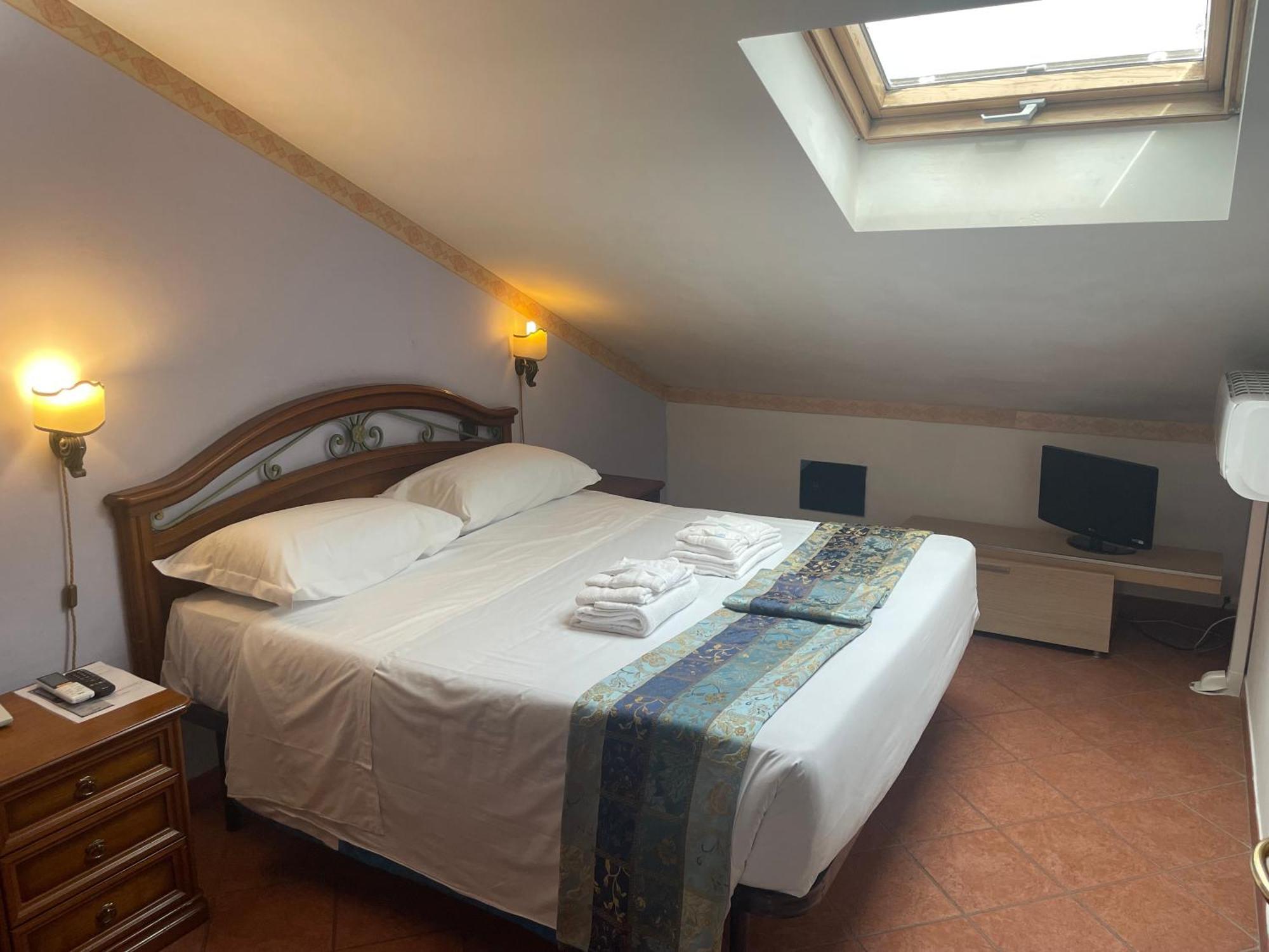 Euro House Inn Airport Ф'юмічіно Екстер'єр фото