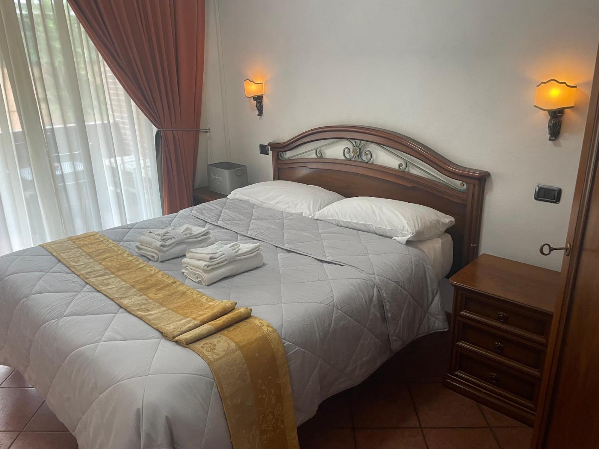 Euro House Inn Airport Ф'юмічіно Екстер'єр фото