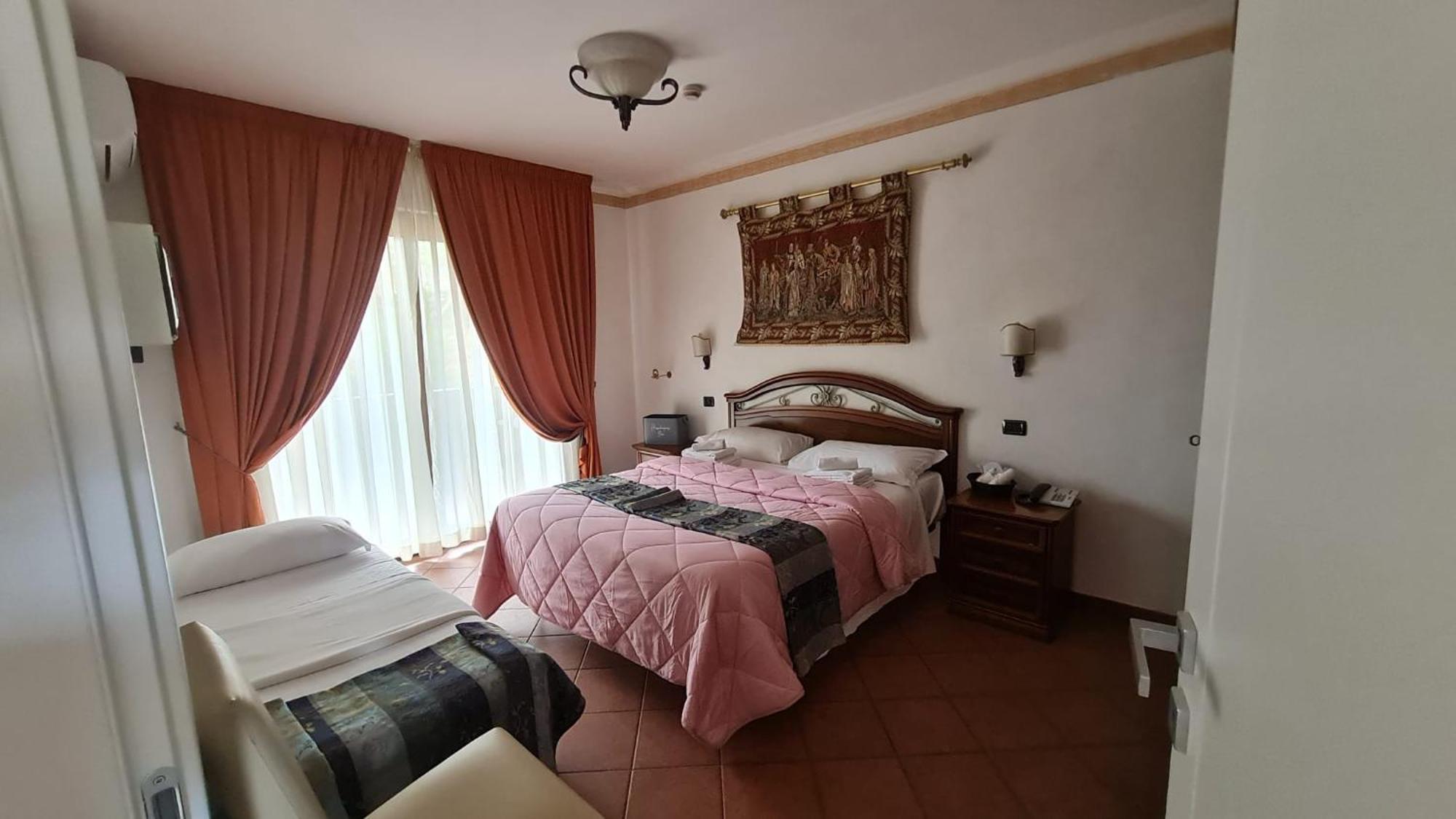 Euro House Inn Airport Ф'юмічіно Екстер'єр фото