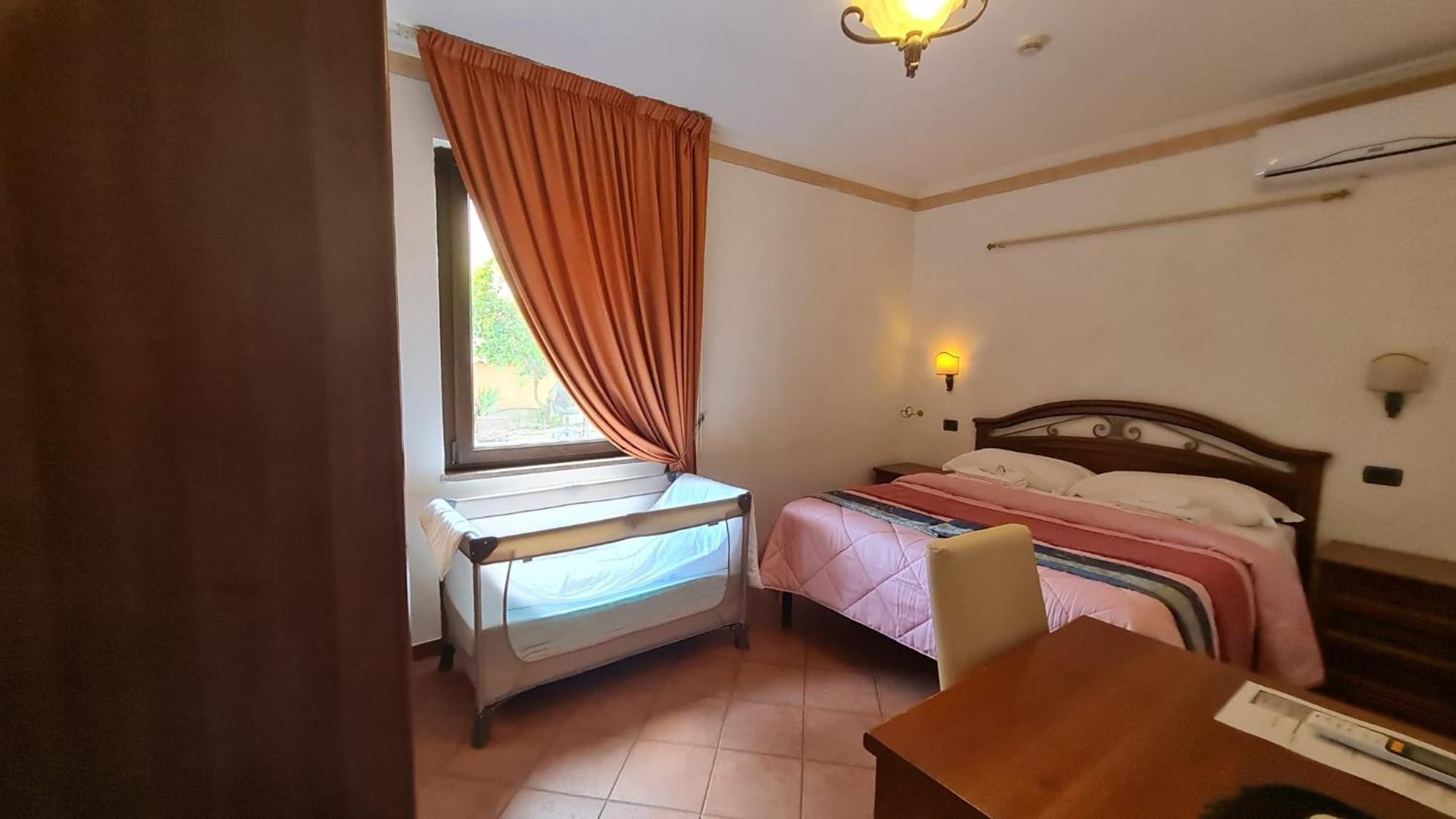 Euro House Inn Airport Ф'юмічіно Екстер'єр фото