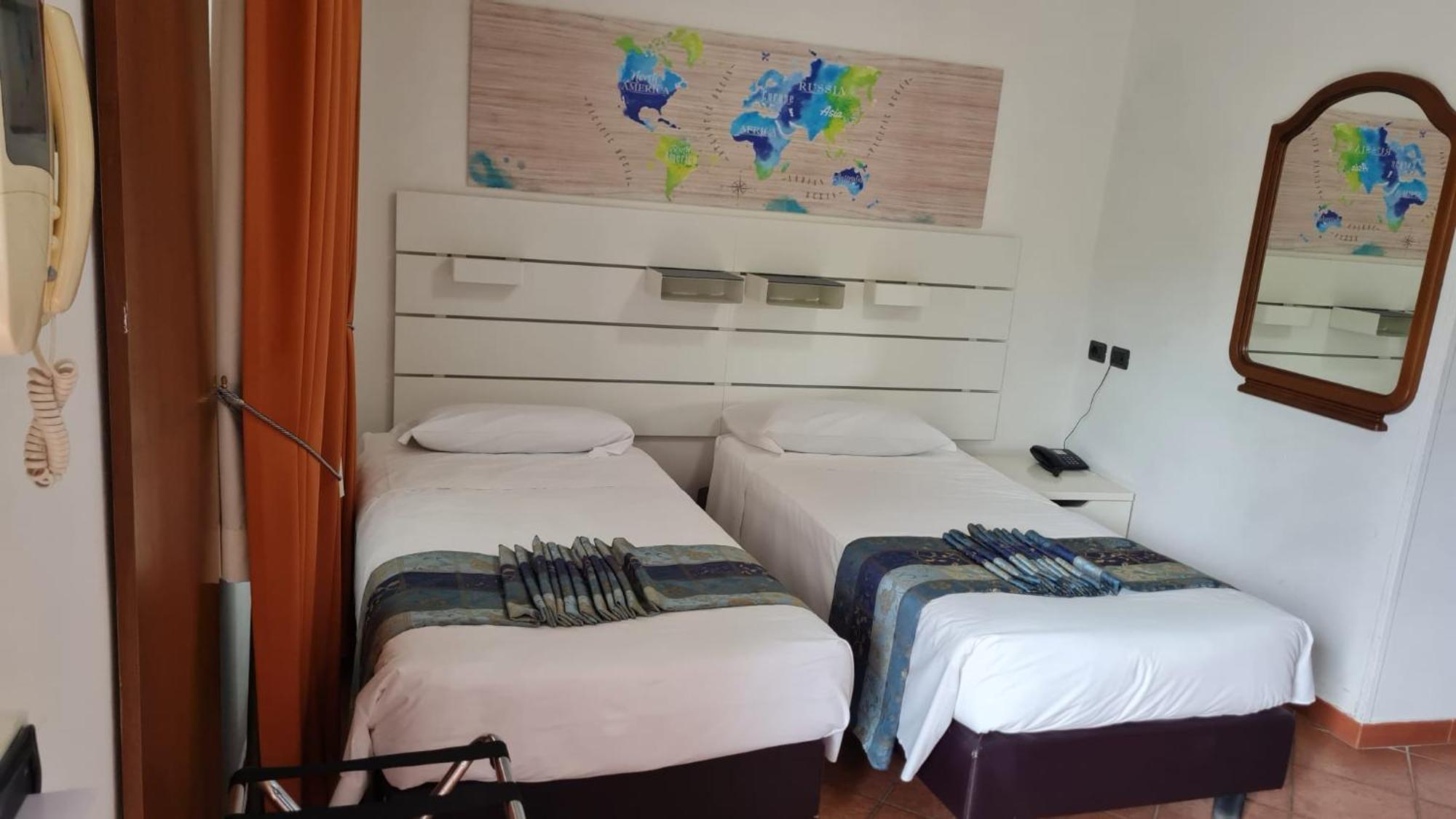 Euro House Inn Airport Ф'юмічіно Екстер'єр фото